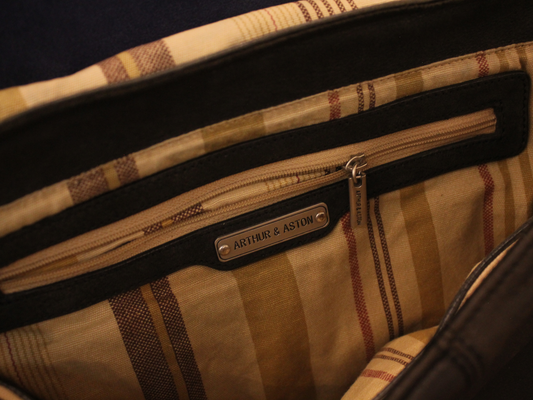 Sac messenger Arthur & Aston noir en cuir