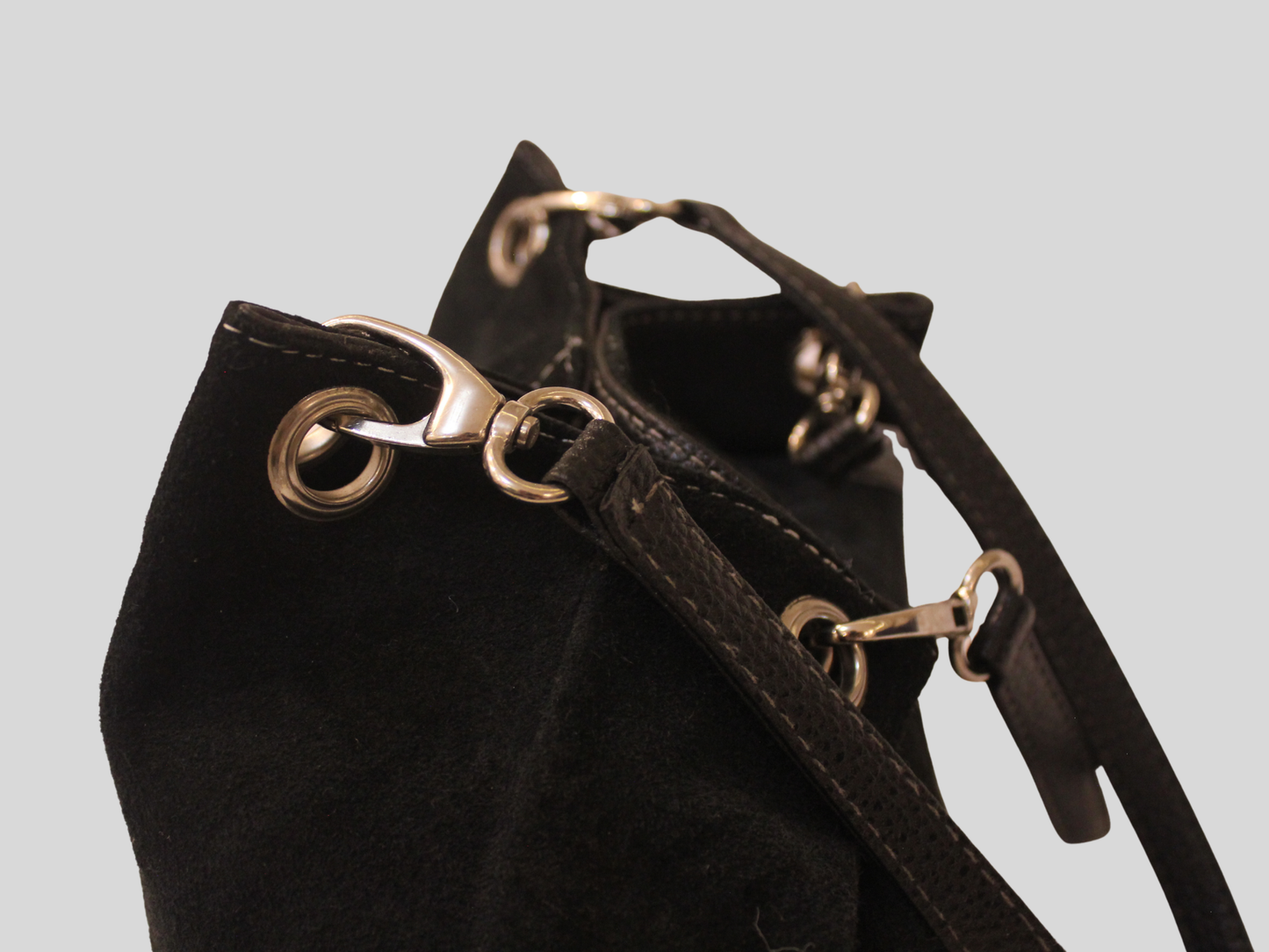 Sac Cabas / Seau en Daim Noir – Surpiqûres Contrastées