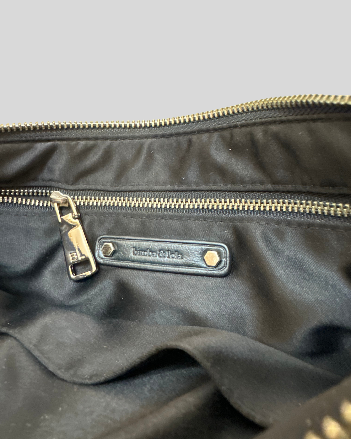 🇪🇸 Bimba y Lola – Sac bandoulière noir à plaque logo et poche zippée