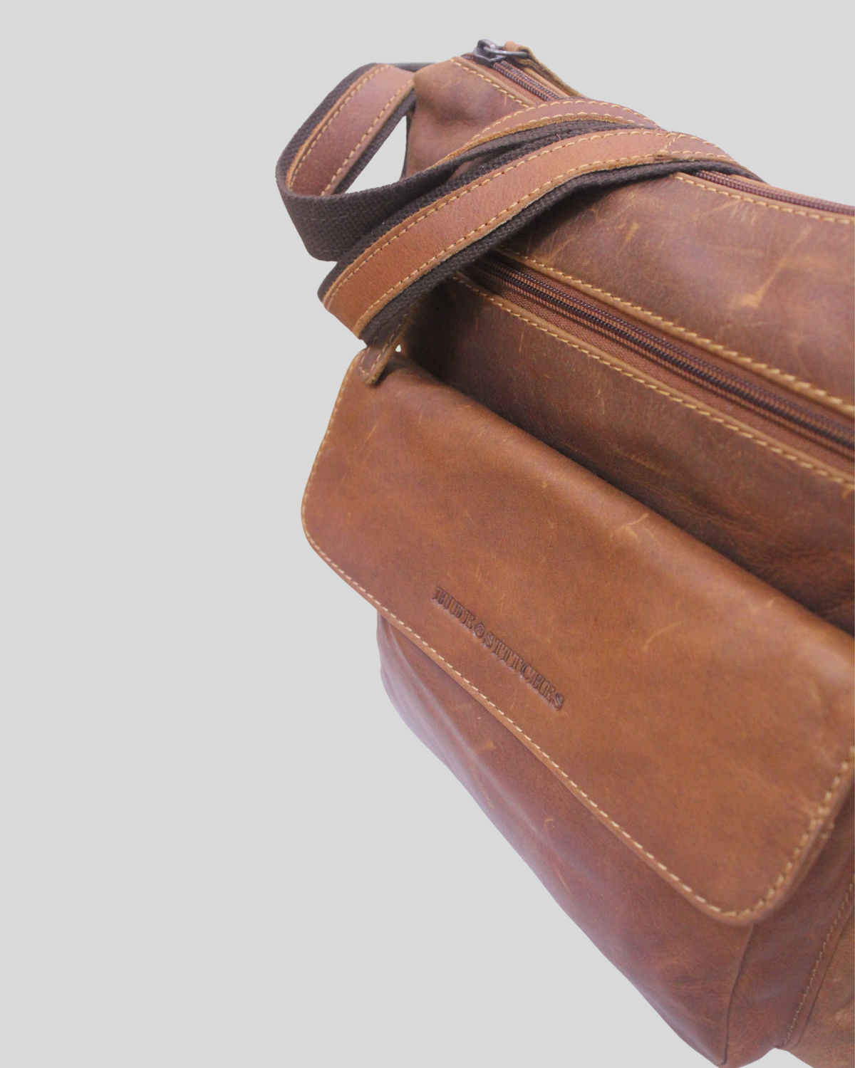 Hide & Stitches – Sac bandoulière cognac en cuir véritable