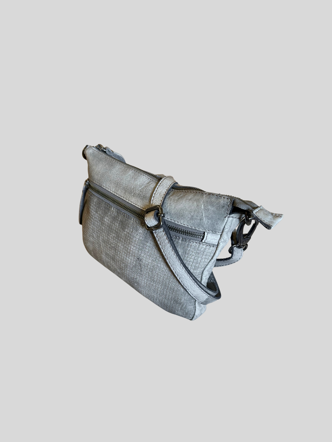 Estelle – Sac bandoulière gris argenté texturé en cuir véritable