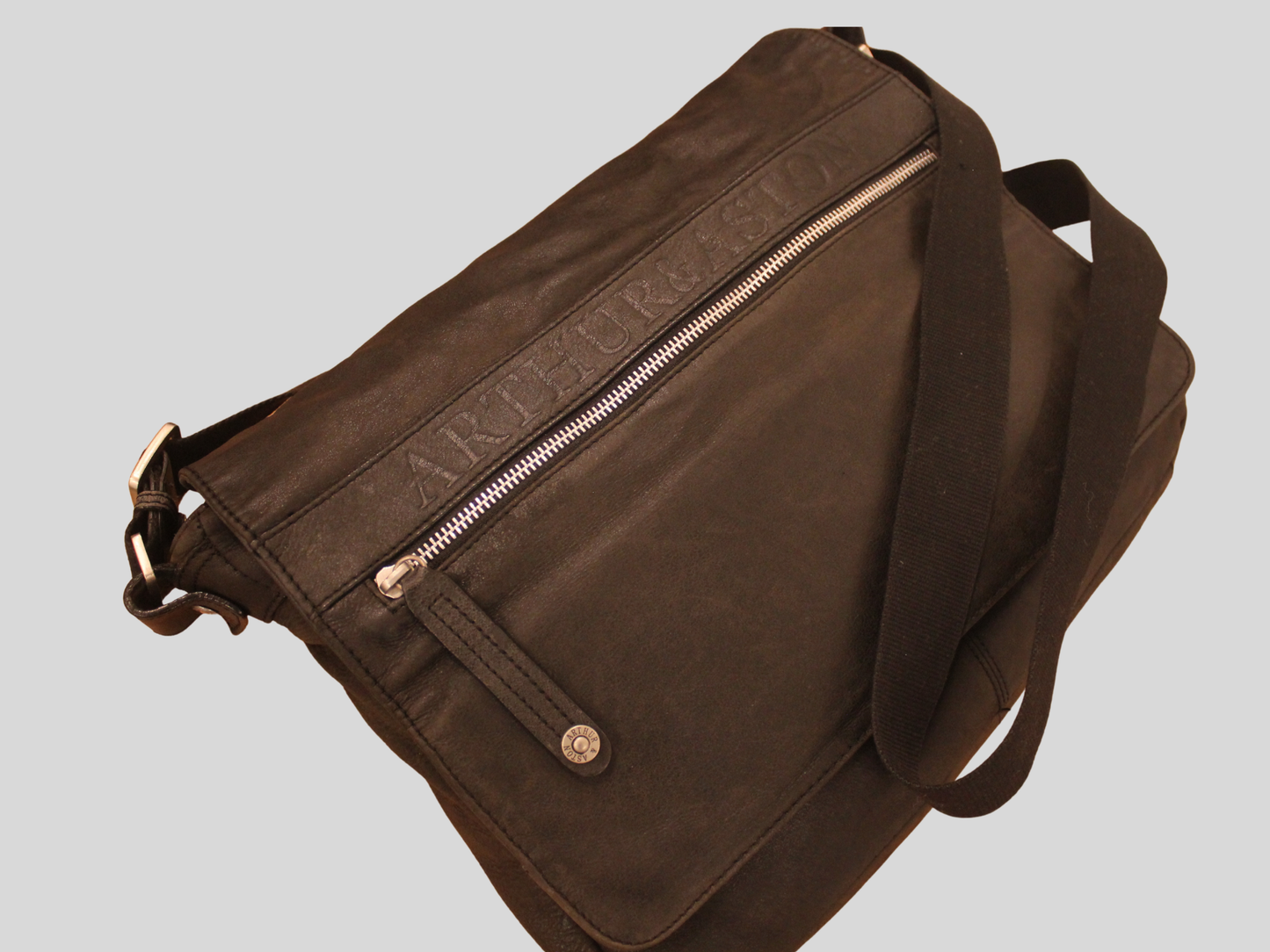 Sac messenger Arthur & Aston noir en cuir