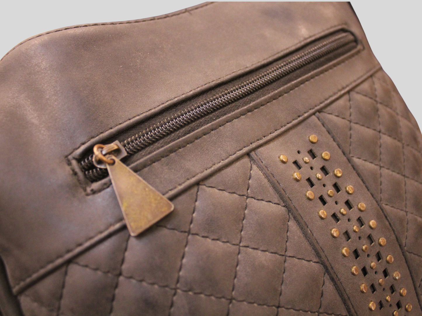 Sac à bandoulière matelassé gris
