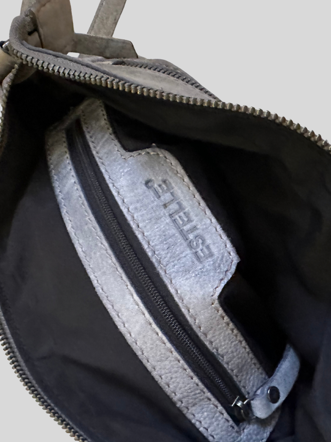Estelle – Sac bandoulière gris argenté texturé en cuir véritable
