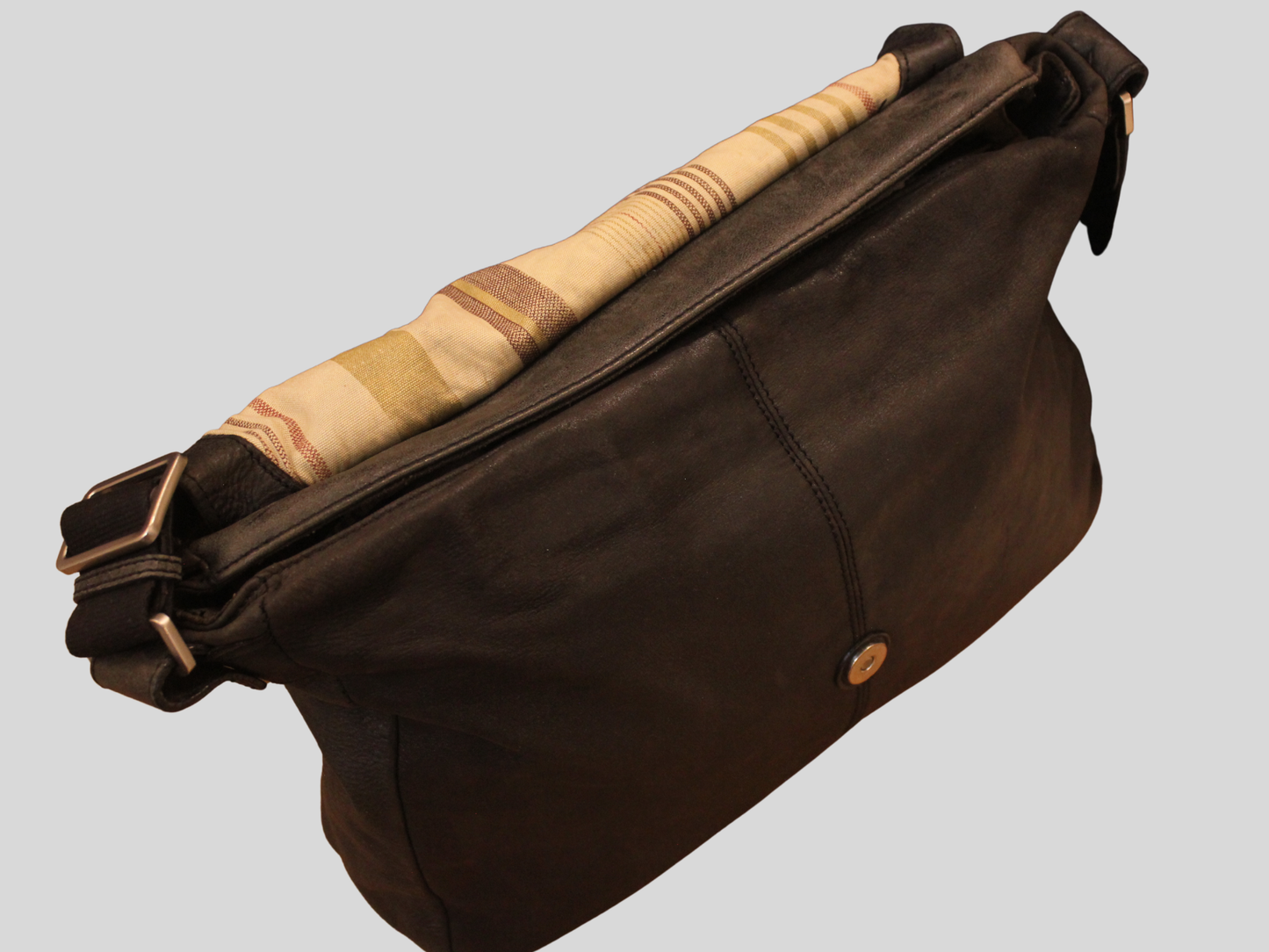Sac messenger Arthur & Aston noir en cuir