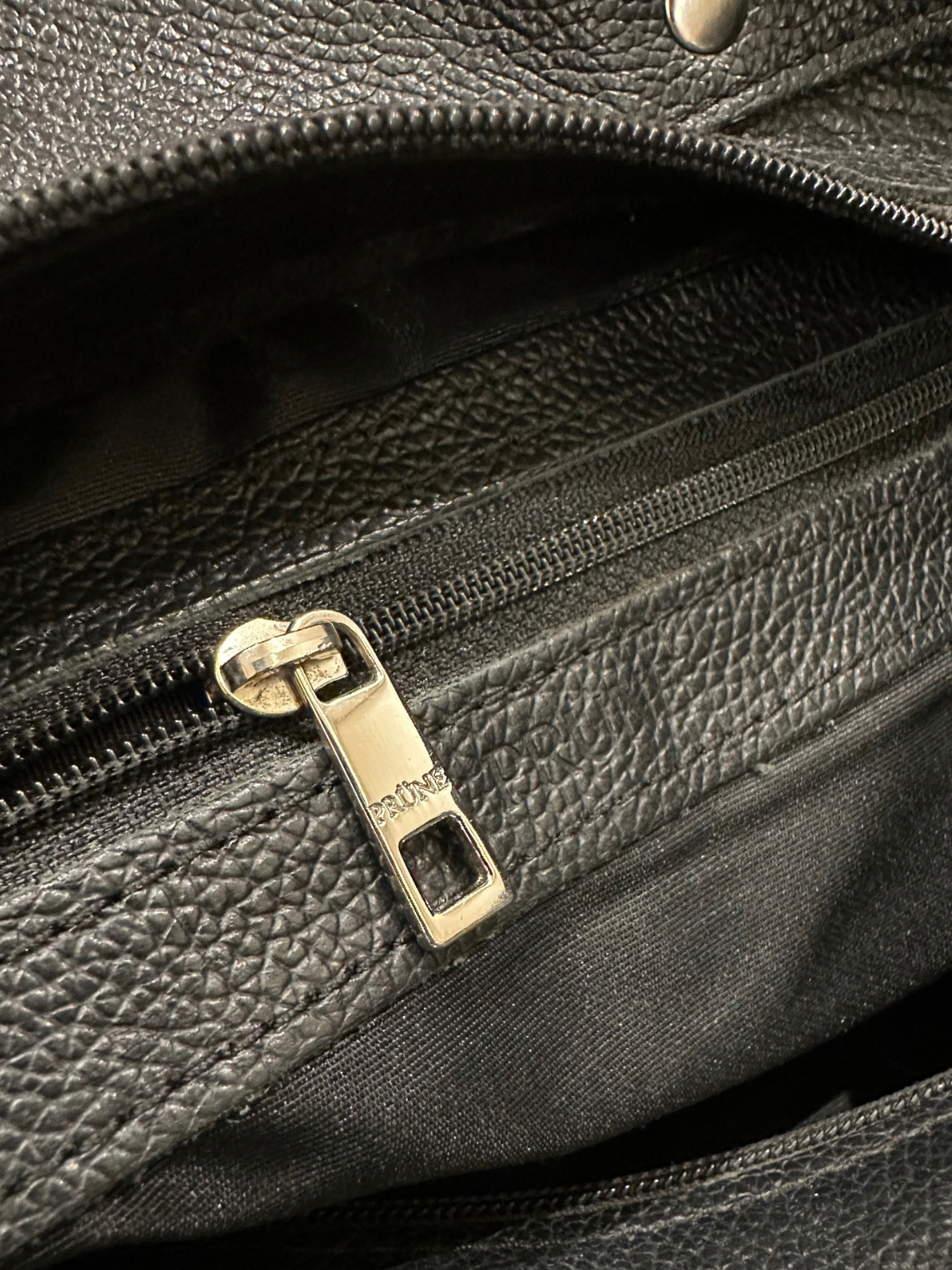 🇦🇷 Prüne Capri CPR10287 – Sac à main noir en cuir caprin véritable