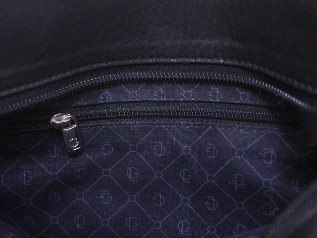 Sac Guy Laroche noir souple à porter épaule