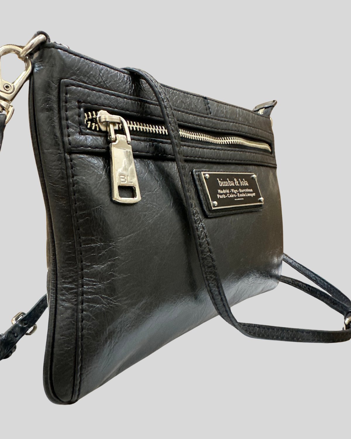 🇪🇸 Bimba y Lola – Sac bandoulière noir à plaque logo et poche zippée