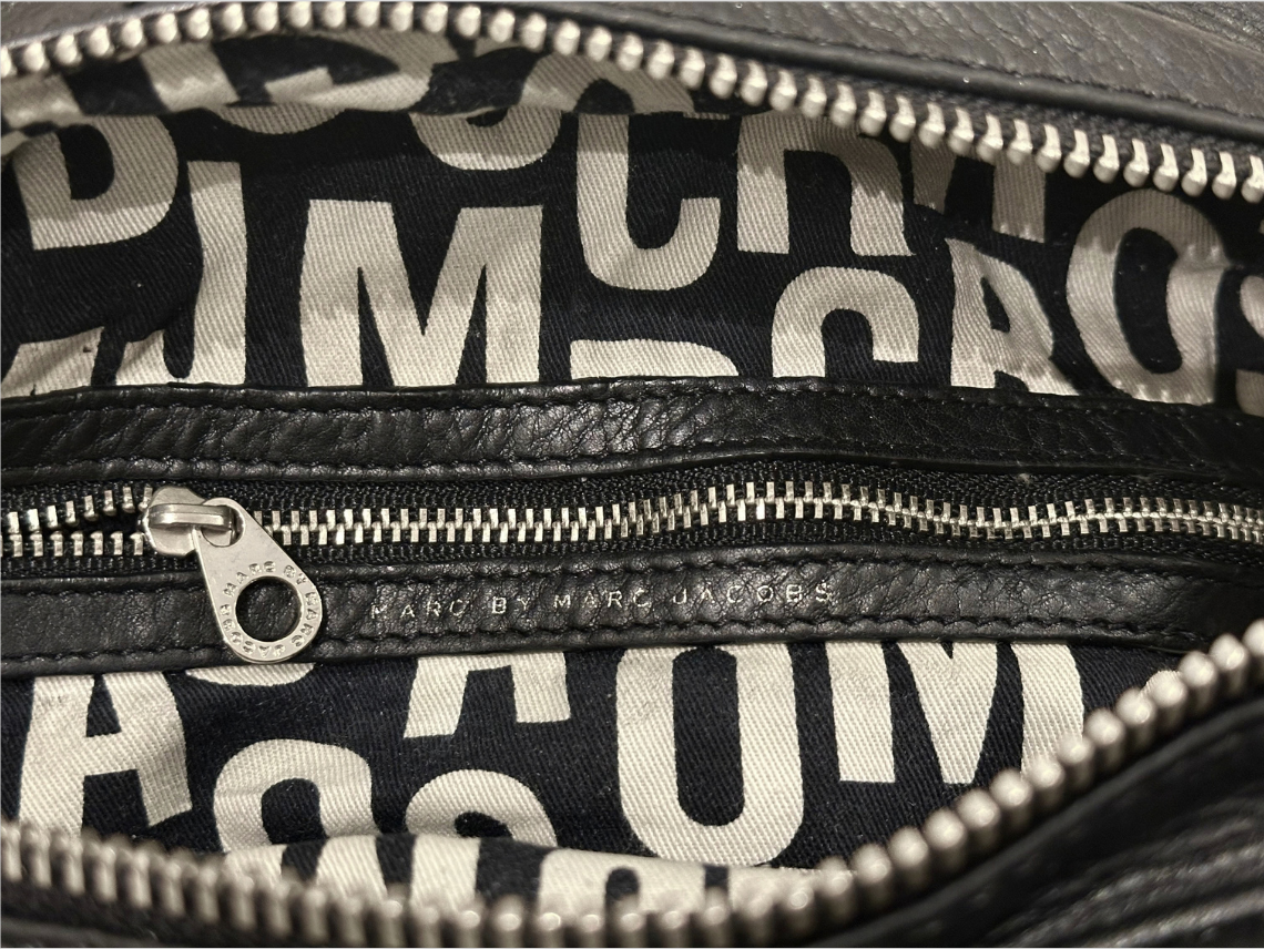 Marc by Marc Jacobs – Classic Q Baby Groovee noir en cuir véritable