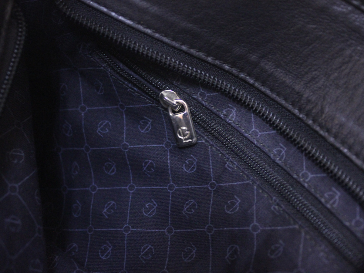 Sac Guy Laroche noir souple à porter épaule