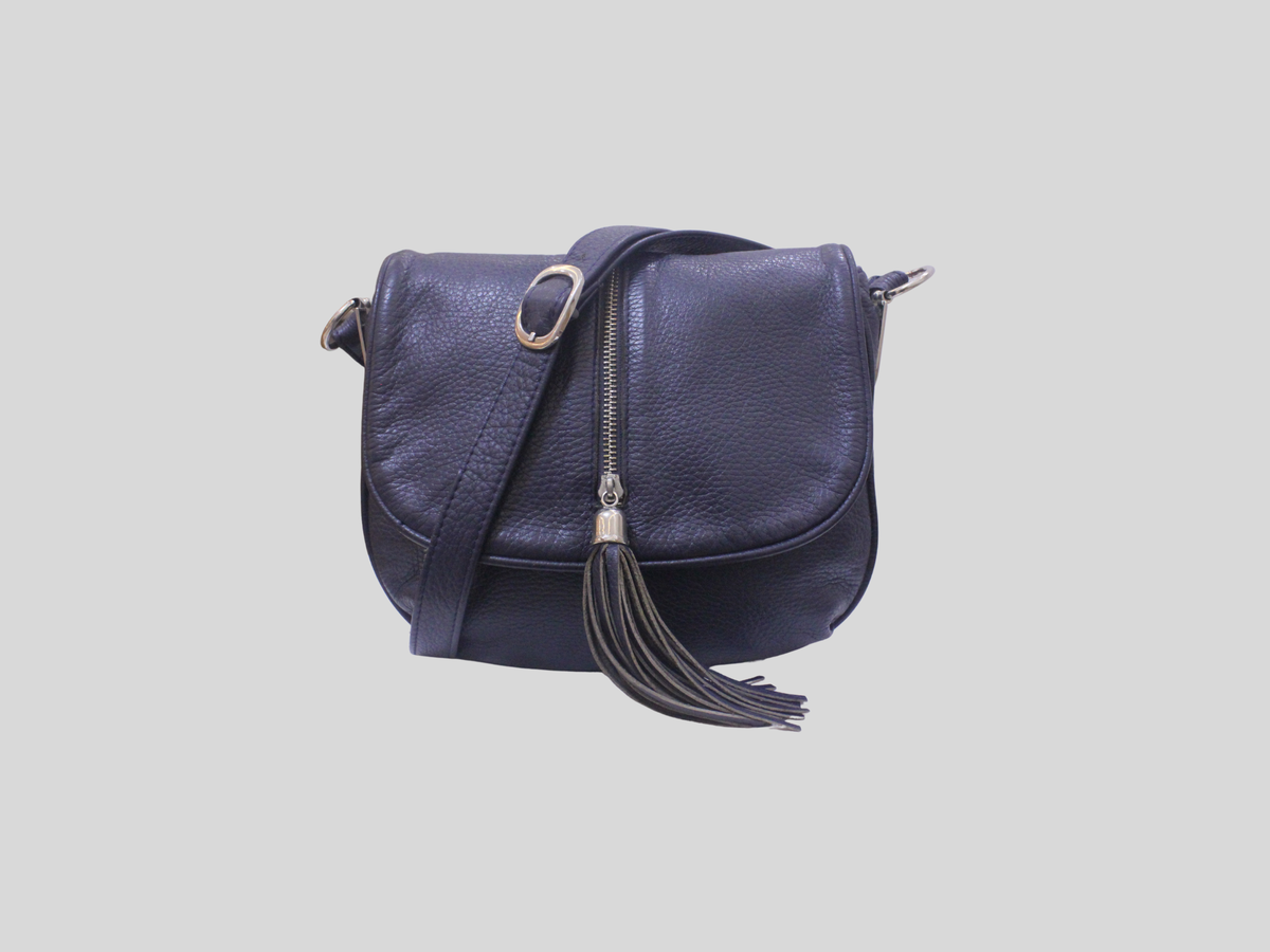 Sac bandoulière A. Valentino bleu nuit en cuir véritable à pompon