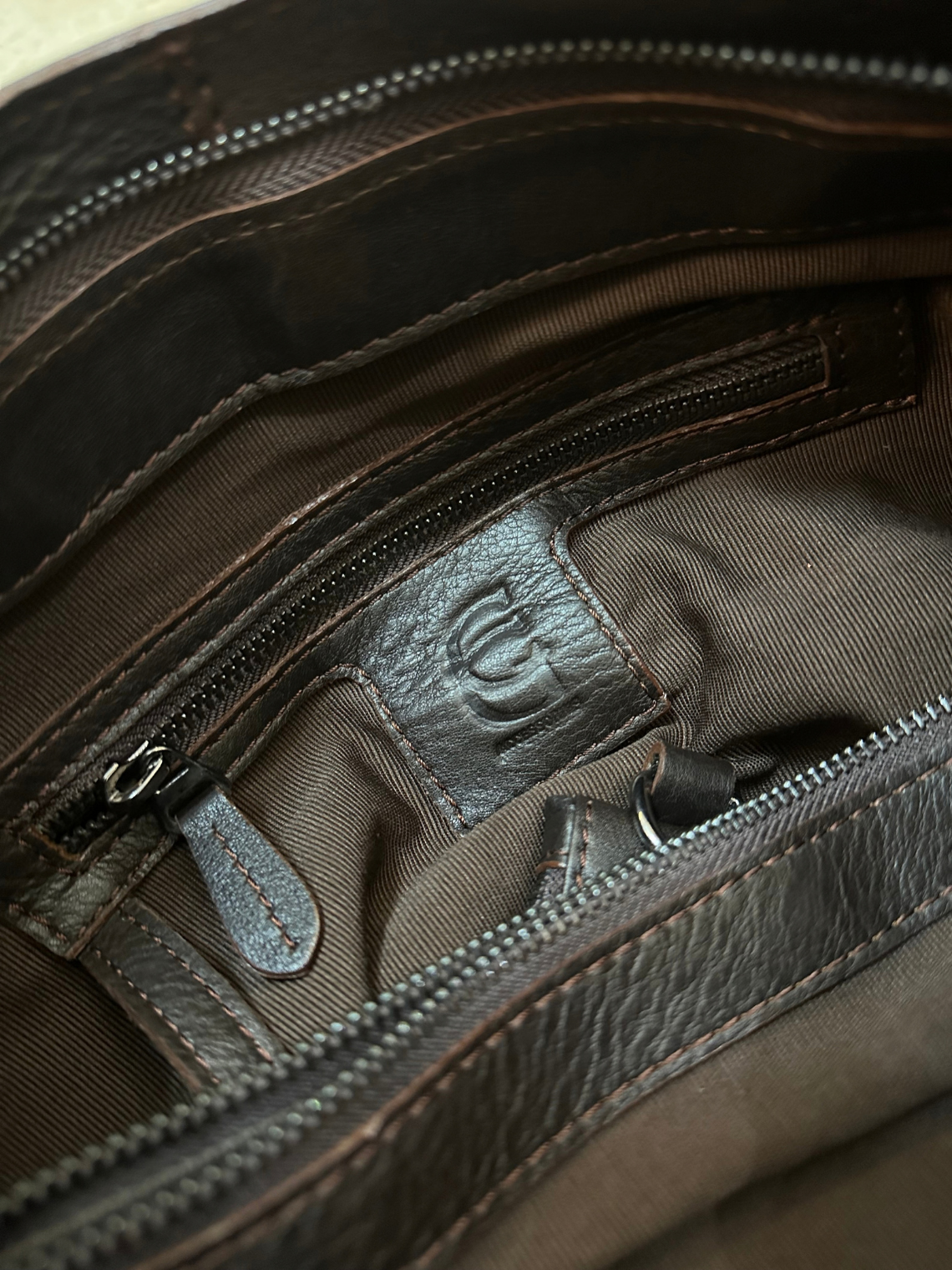 CG Accessories – Sac épaule marron foncé en cuir véritable avec pochette