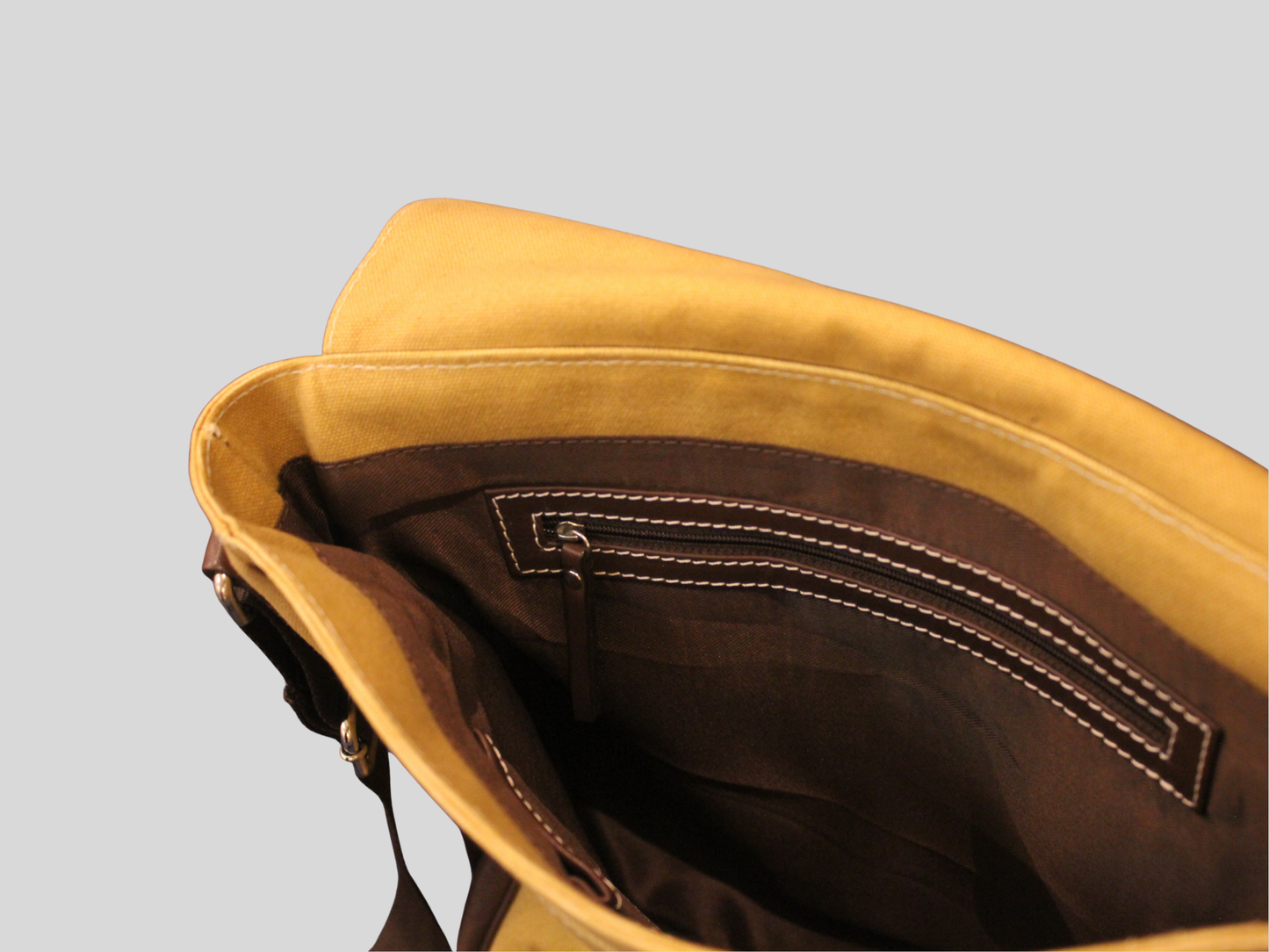 Sac messenger beige et marron en tissu et cuir
