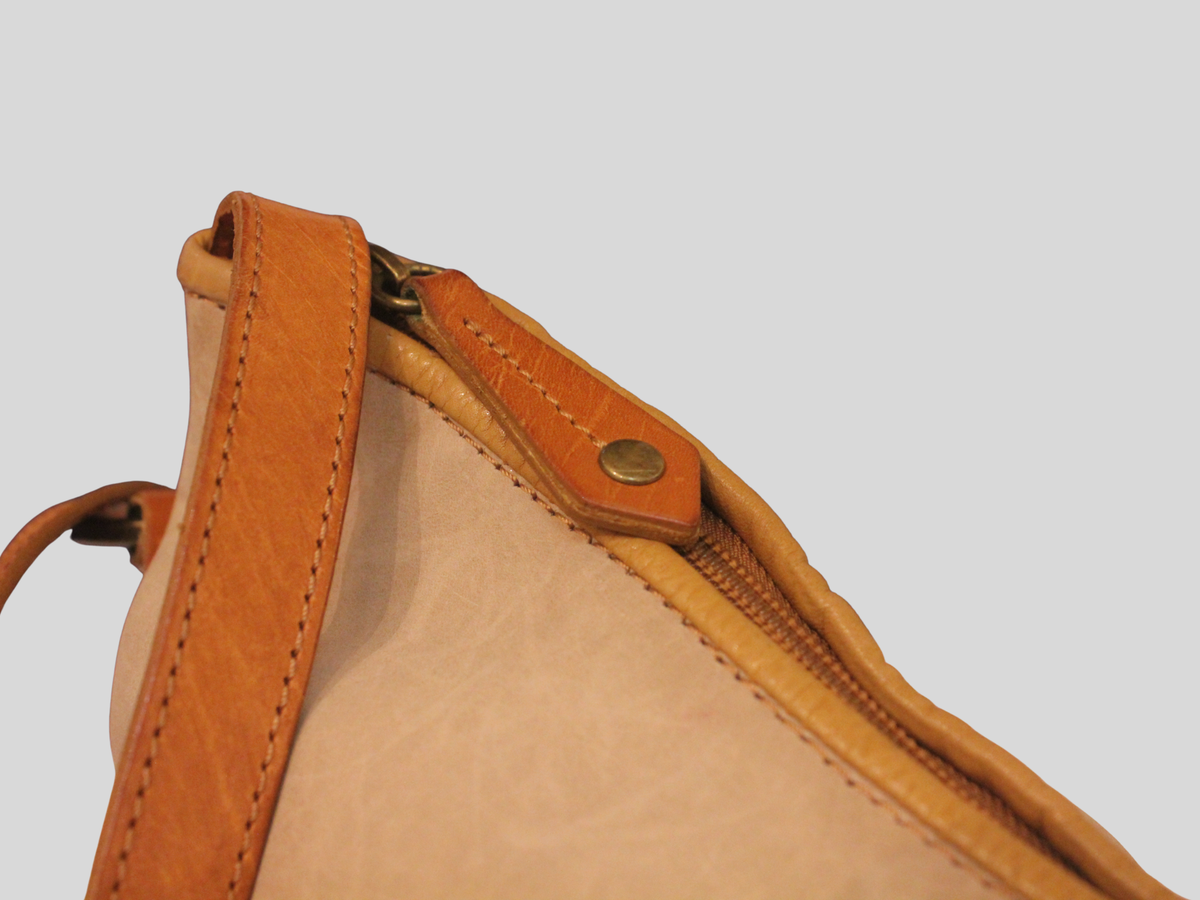 Sac convertible bicolore beige et camel en cuir véritable