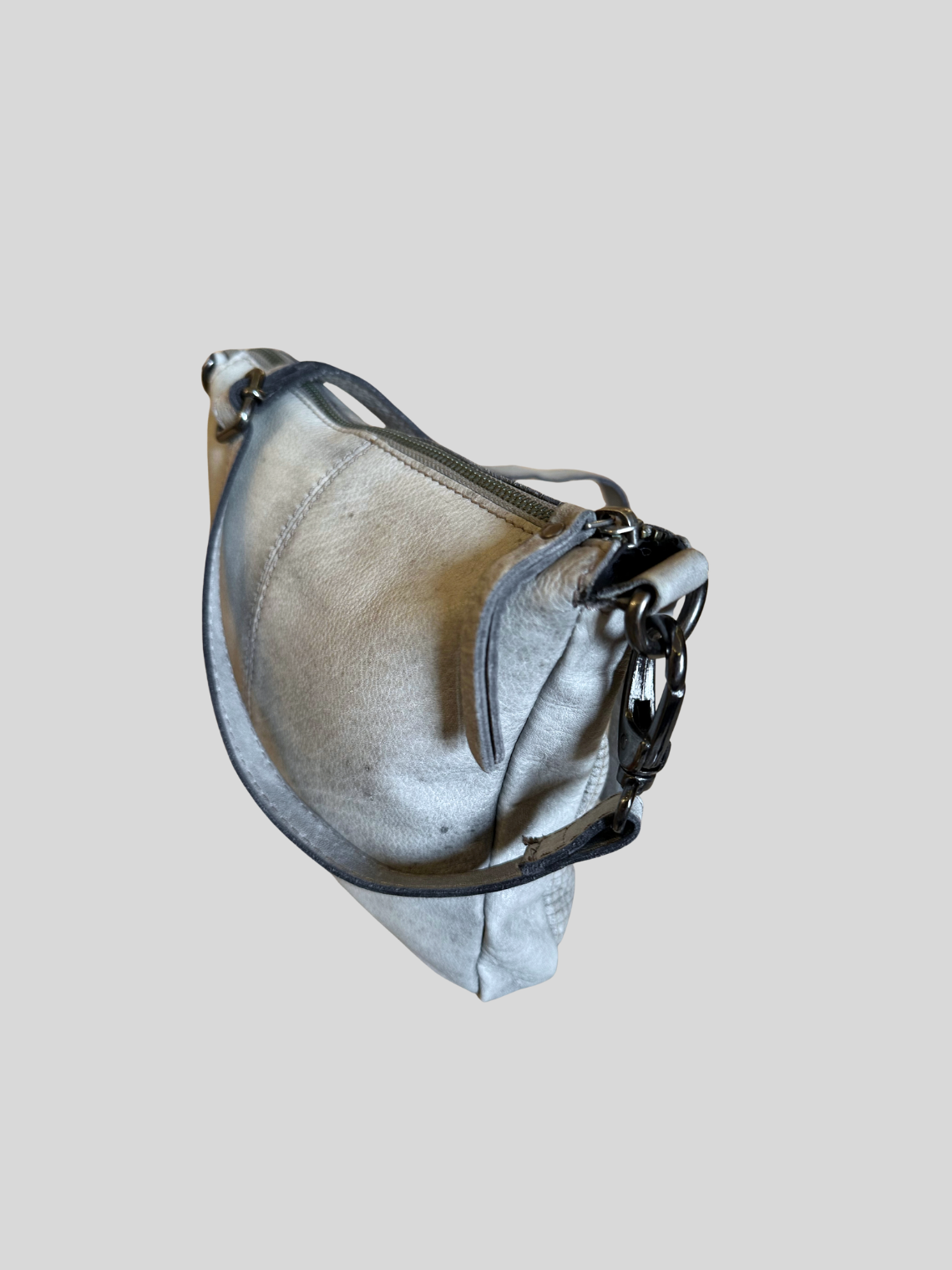 Estelle – Sac bandoulière gris argenté texturé en cuir véritable