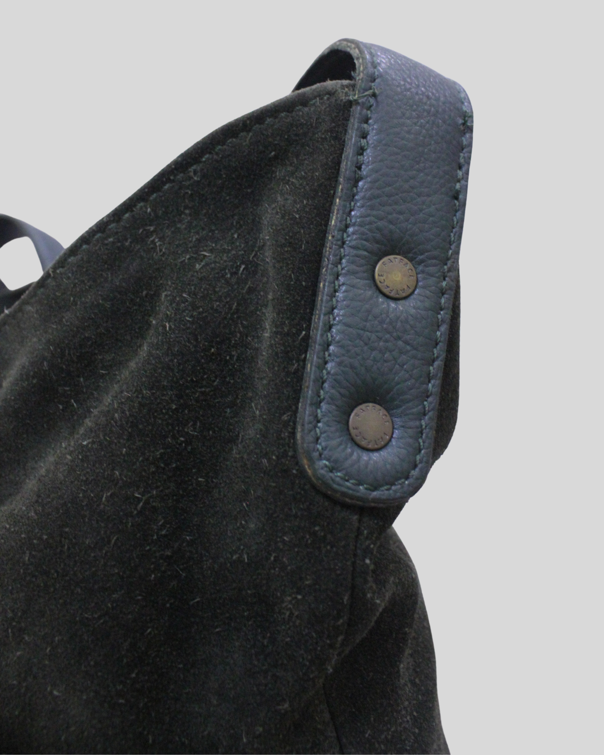 🇬🇧 FatFace – Sac épaule en daim vert foncé