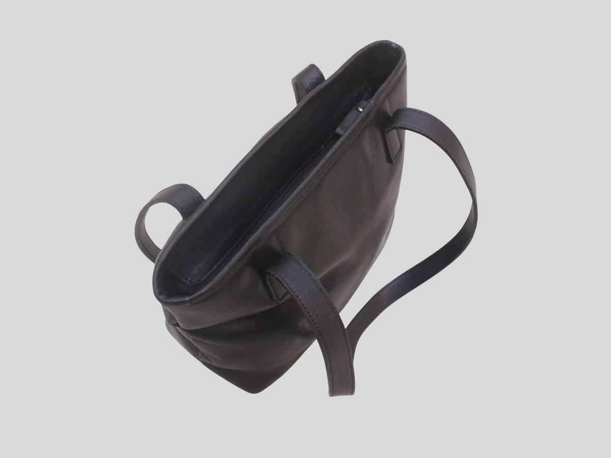 Sac Guy Laroche noir souple à porter épaule