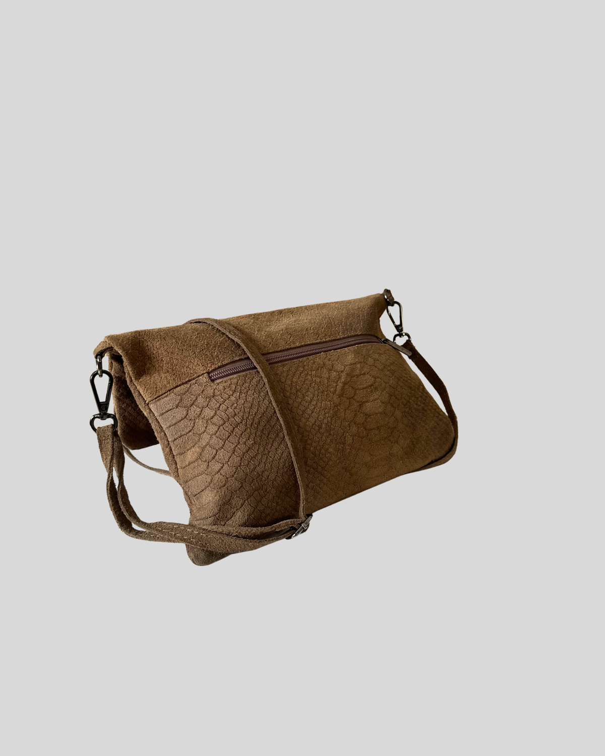 🇮🇹 Pochette pliable marron effet python en daim véritable à pompon – Made in Italy